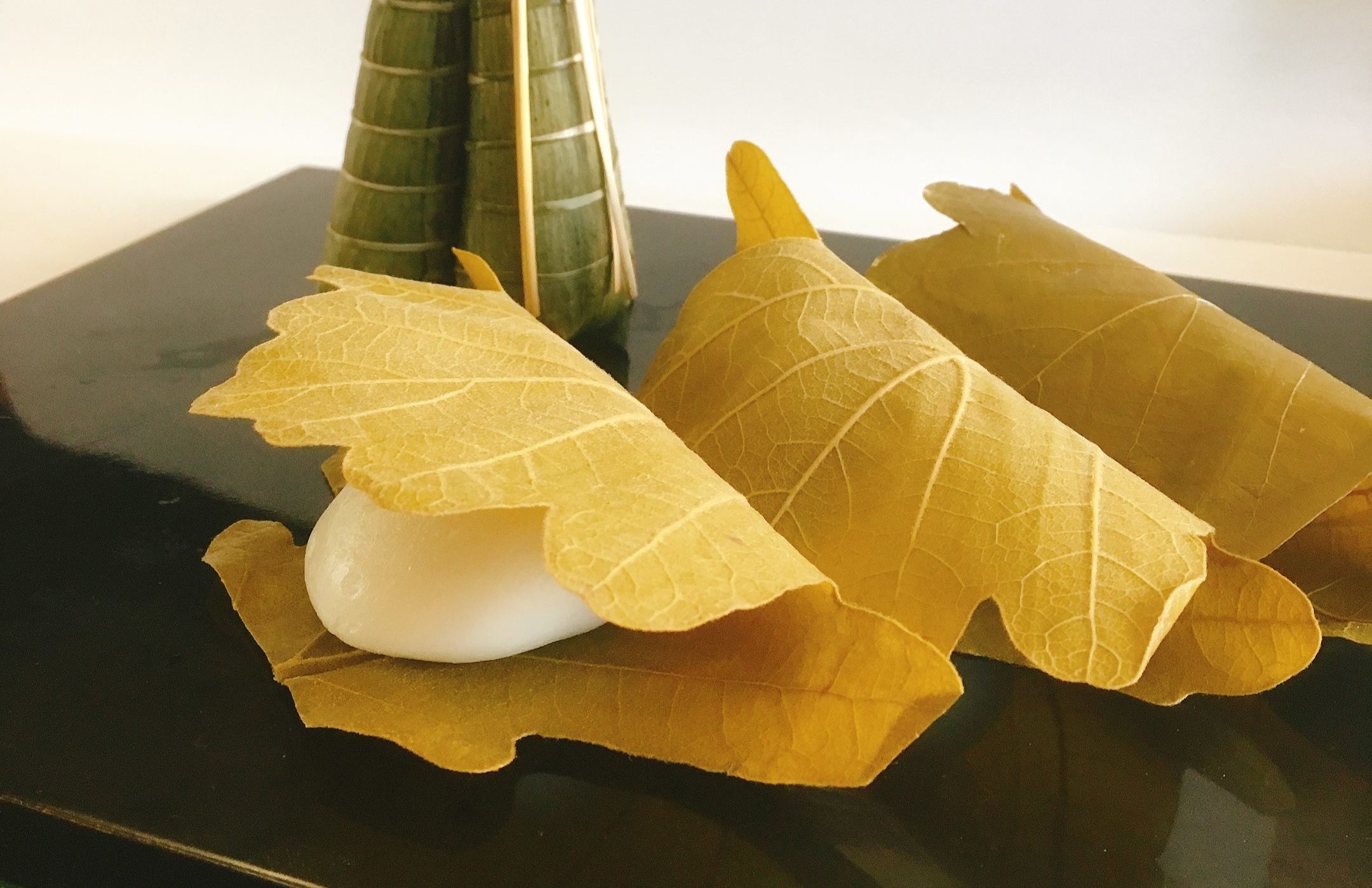 端午の節句に欠かせない柏餅の販売を始めました 御菓子司 新妻屋