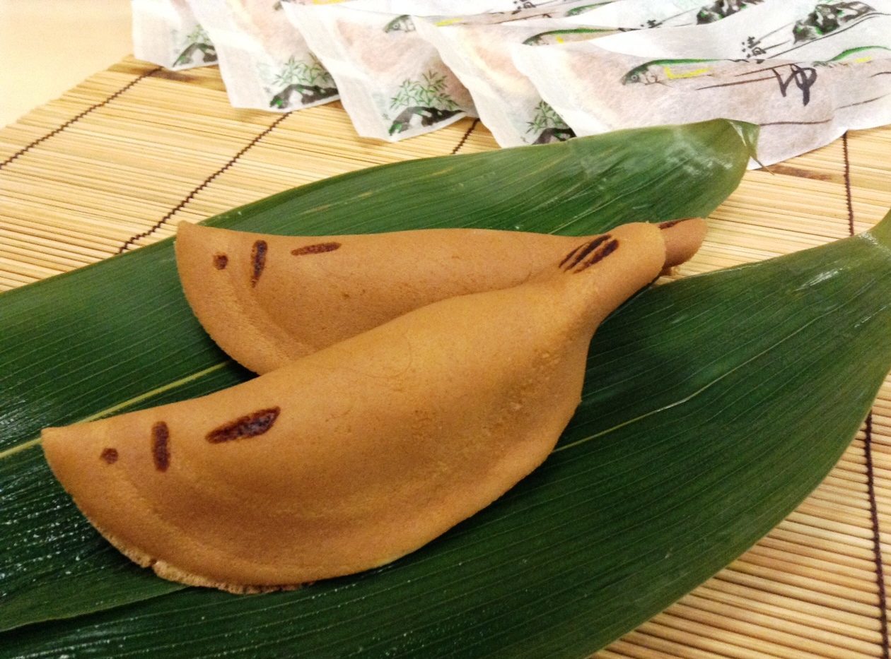 若鮎 始めました 御菓子司 新妻屋 若鮎 始めました 御菓子司 新妻屋